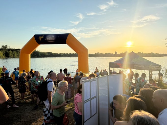 Hochsommerliche Temperaturen und Rekordbeteiligung beim 15. Sonnenwendschwimmen im Kulkwitzer See
